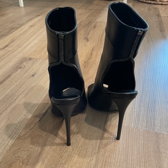 NWT Tom Ford heels - Picture 3 of 13